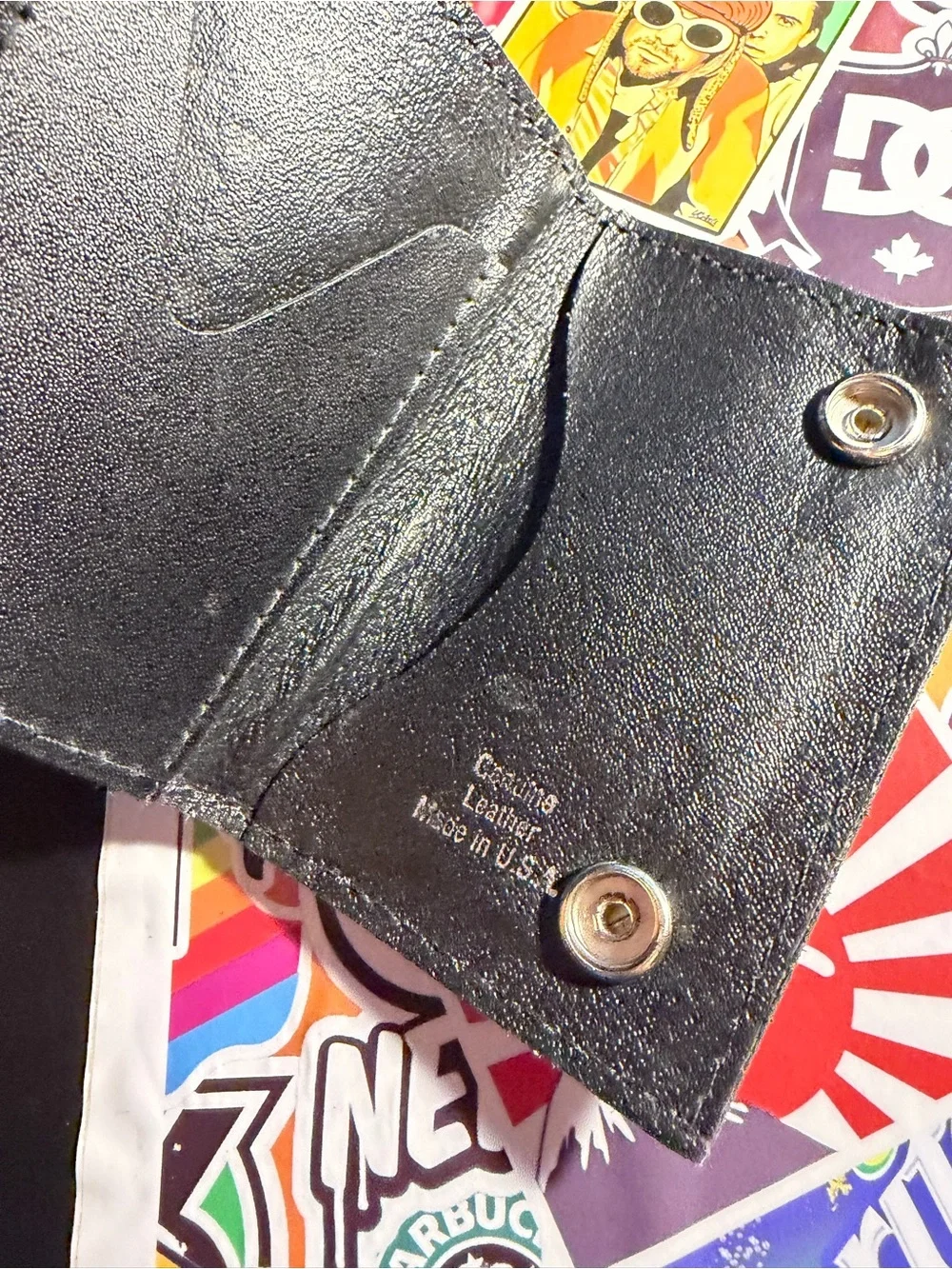 Che Guevara Black Men's Leather Snap Card Wallet with Red Accent Pin